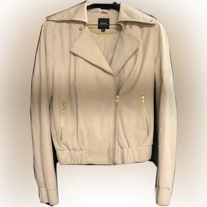 Like new women’s leather jacket.